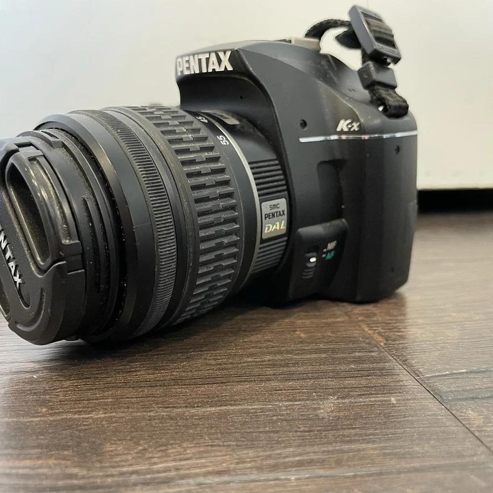Pentax K-x 12.4mp Digital SLR w/ SMC Pentax DAL 18-55mm f/3.5-5.6 Lens Kit DSLR